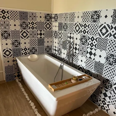 De Charme Andria Jacuzzi דירה פטרימוניו